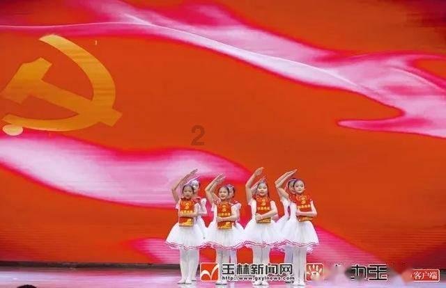 人民日报、人民网探访新疆乌什县亚曼苏乡中心幼儿园安置点(图)